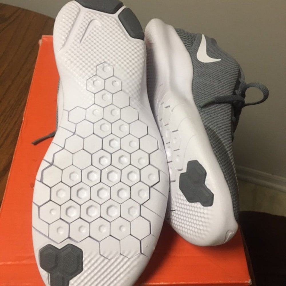 NEW IN BOX  Women's Size 10.5 NIKE Flex RN7 - Picture 9 of 11